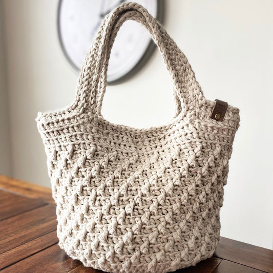 Fashionable Chunky Tote Bag Crochet Pattern